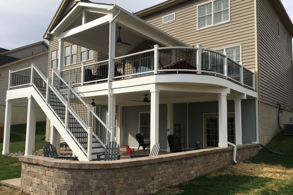 Patio with retaining wall seating around a fire pit